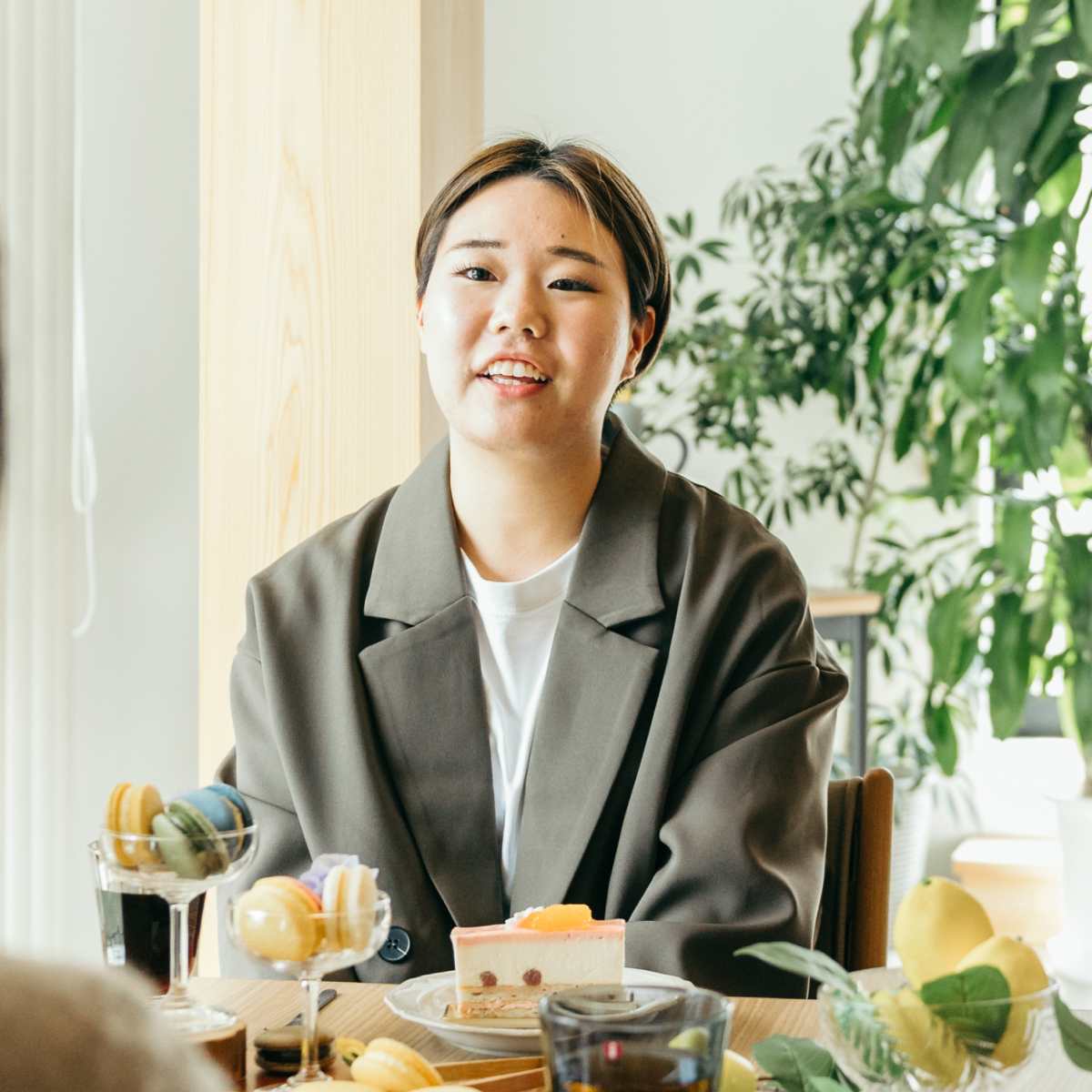 明比 遥菜 氏
